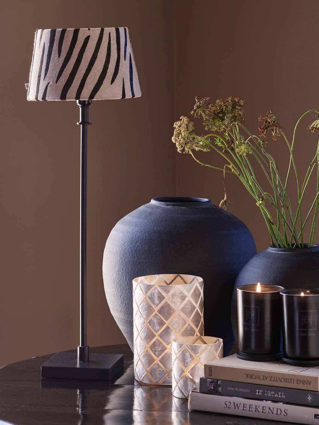 Zebramønstret lampe og lyslykter designet av Halvor Bakke for Lama. Foto copyright: Bohus