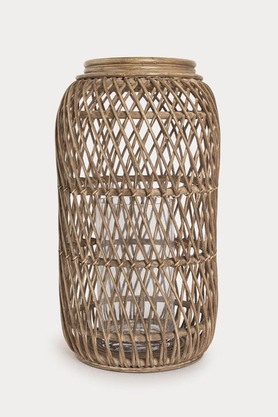 Høy lyslykt, flettet rattan - Halvor Bakke Cabin Collection Lama Interiør