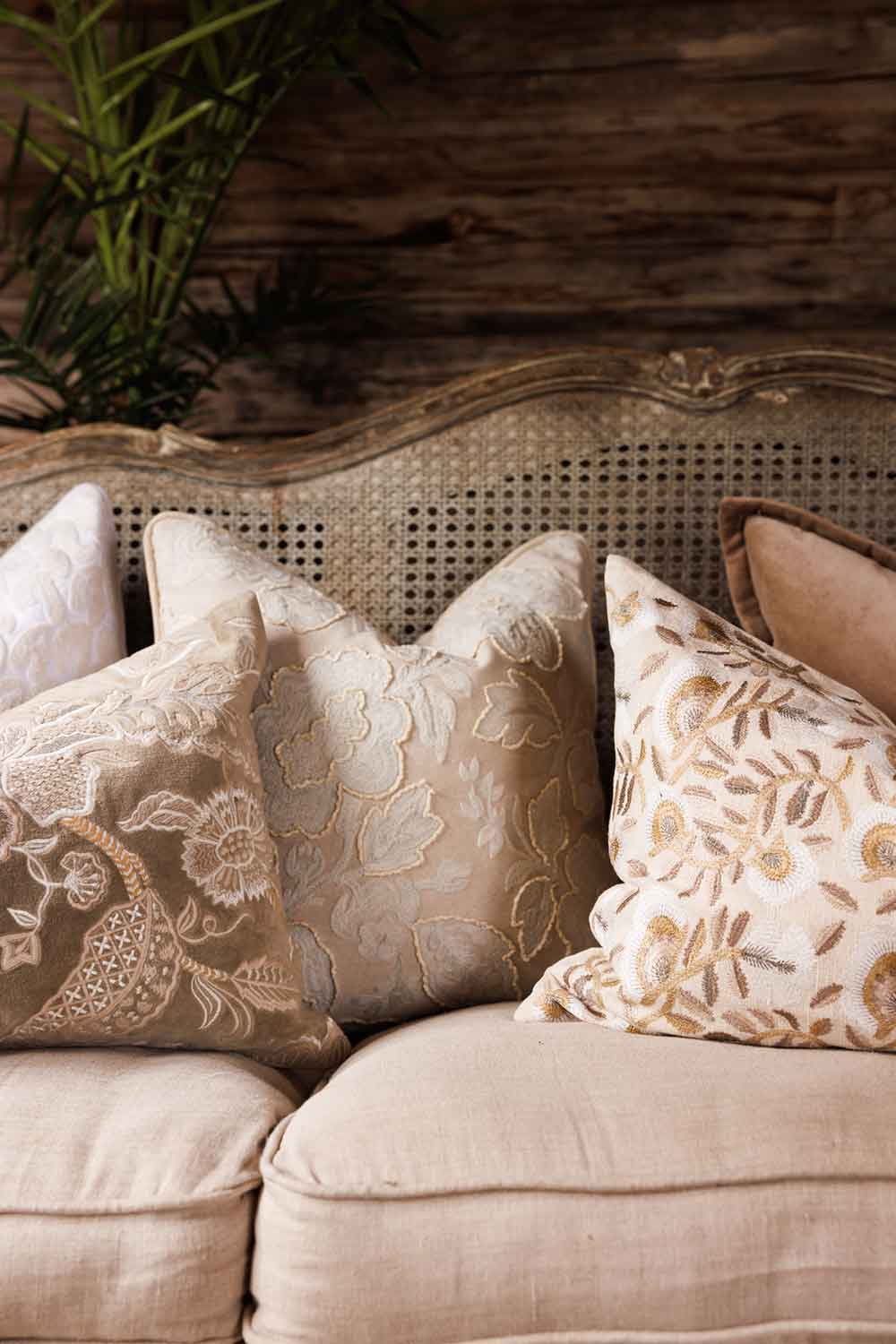 Putetrekk med broderte blomster, Beige Lama Interiør