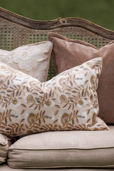 Putetrekk med broderte blomster, Beige Lama Interiør