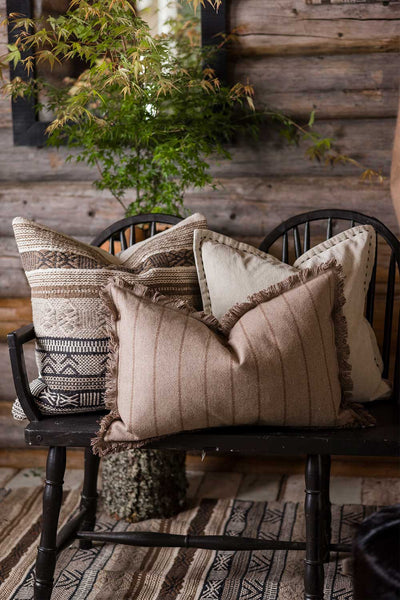 Putetrekk ull striper, Beige - Halvor Bakke Cabin Collection Lama Interiør