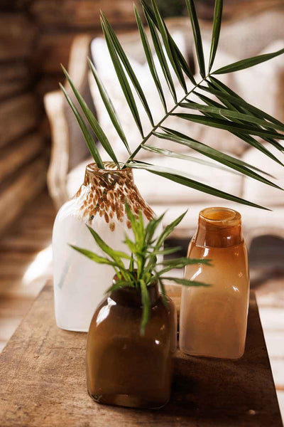 Vase glass, Hvit med bronzedråper Lama Interiør